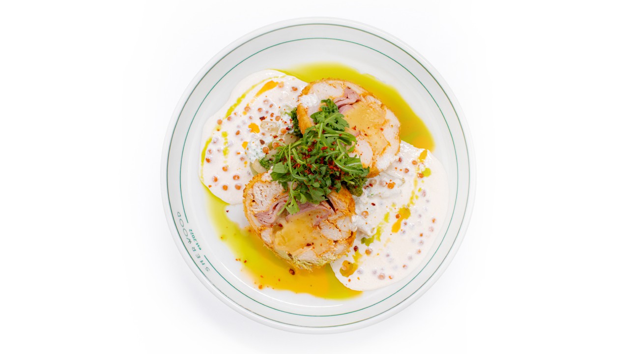 Баллотин из курицы с брокколи и икорным соусом