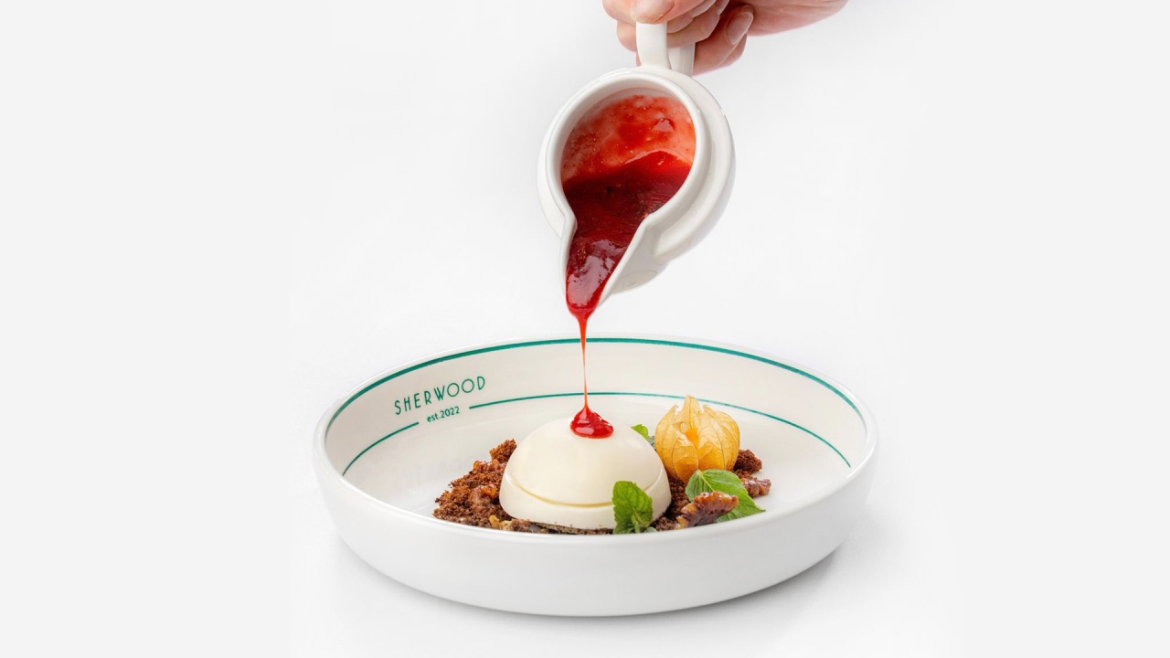 Шоколадно-мятный фондан с малиново-клубничным гаспачо